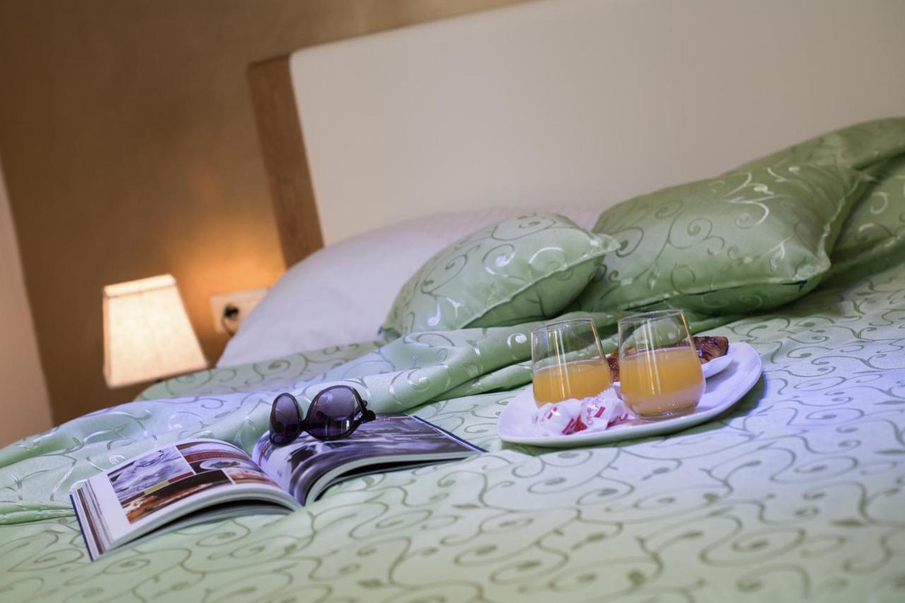 Hotel Boutique Natka Ровінь Екстер'єр фото